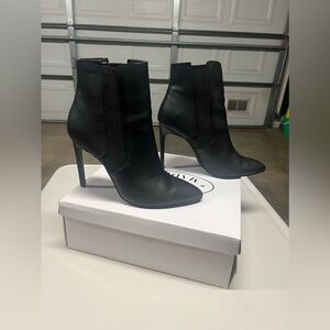 Steve Madden “Breakup” black ankle boots size 9.5